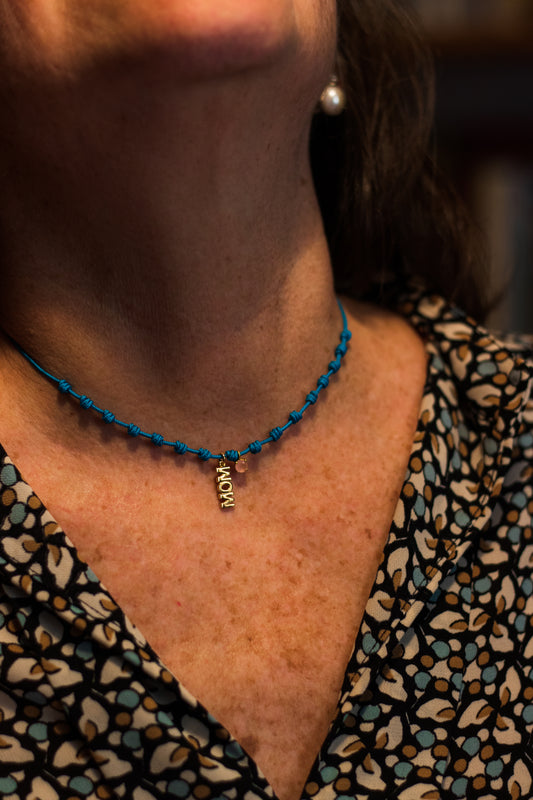 Collar mom