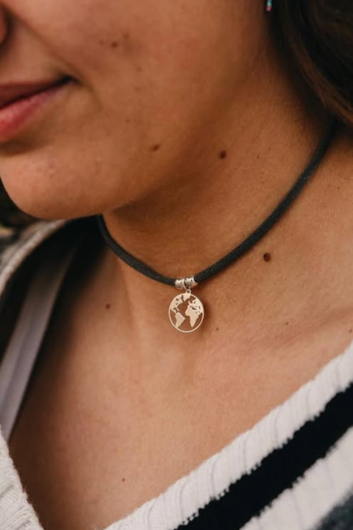 Collar mundo