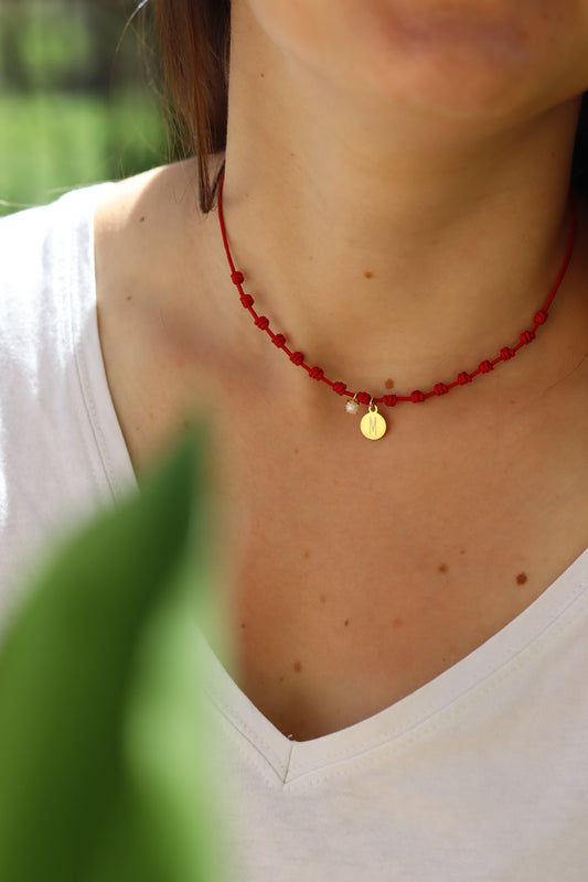 Collar nudos con inicial y mineral
