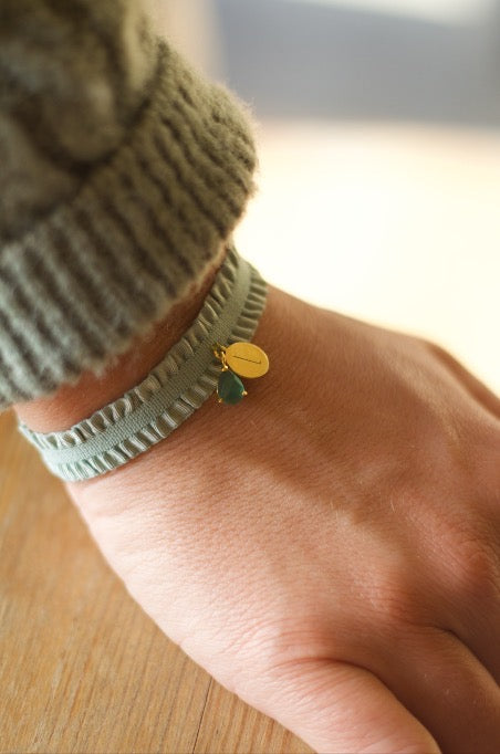 Pulsera inicial y mineral