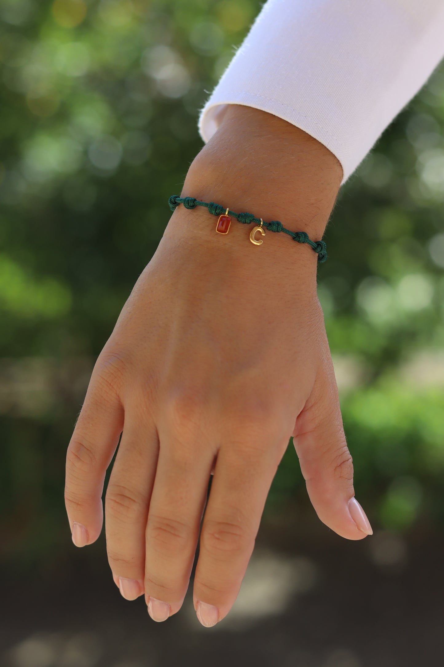Pulsera nudos con inicial y mineral