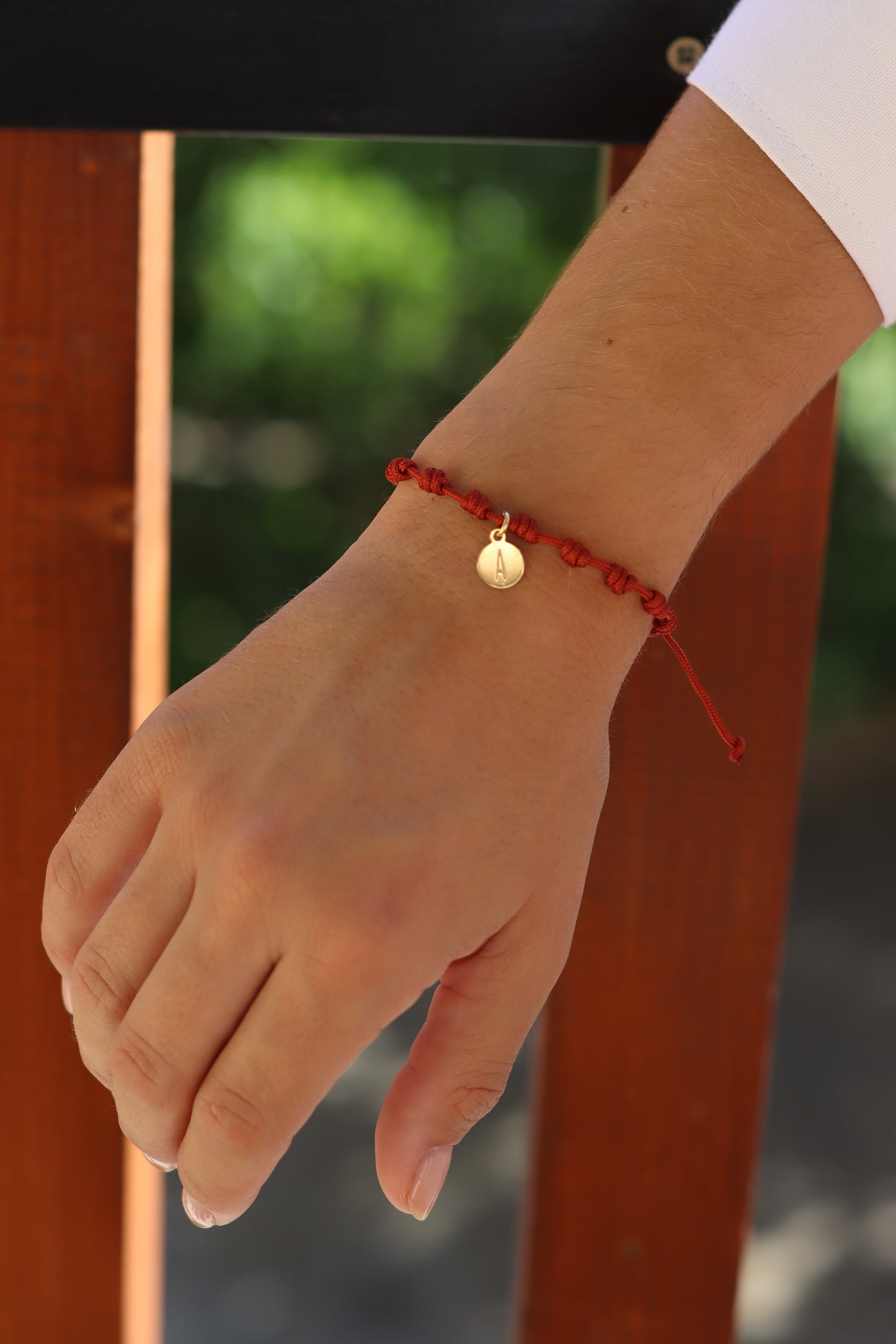 Pulsera nudos con inicial y mineral