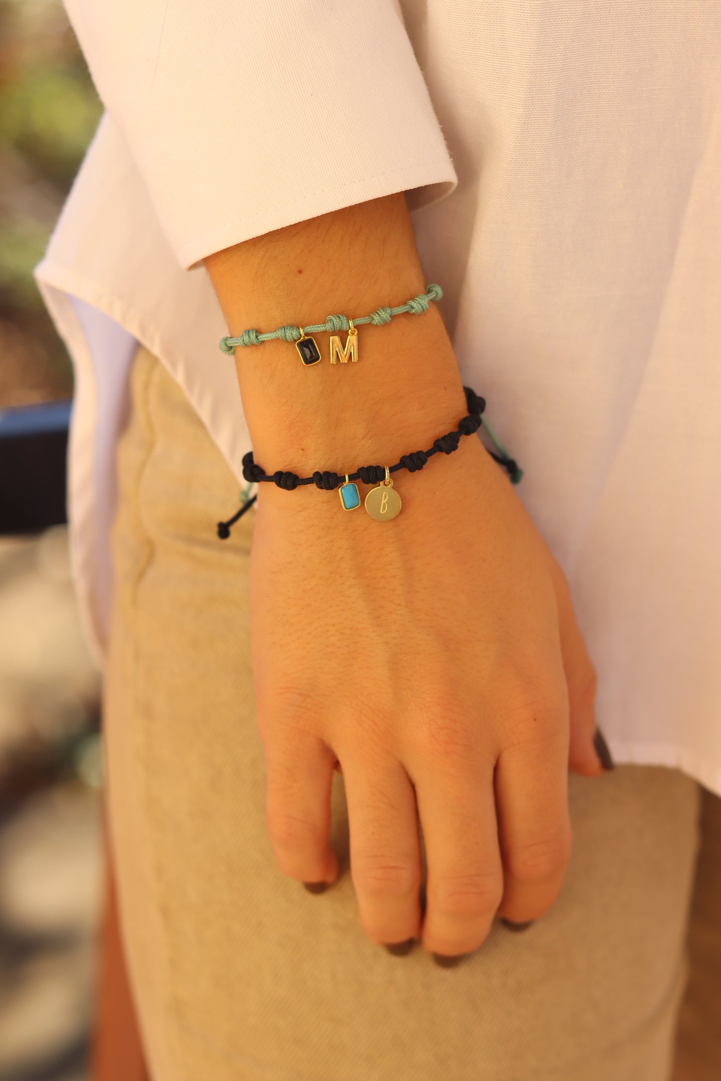 Pulsera nudos con inicial y mineral
