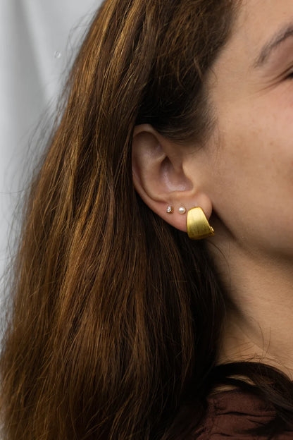 Mini pearl earrings